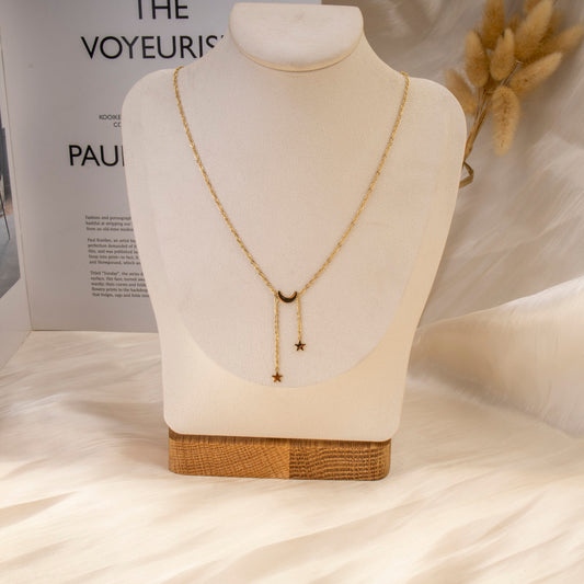 Collier chaîne avec des lunes et des étoiles