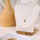 Collier chaîne avec pendentif goutte strass de couleur verte