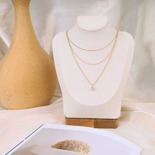 Collier triple chaîne avec pendentif strass