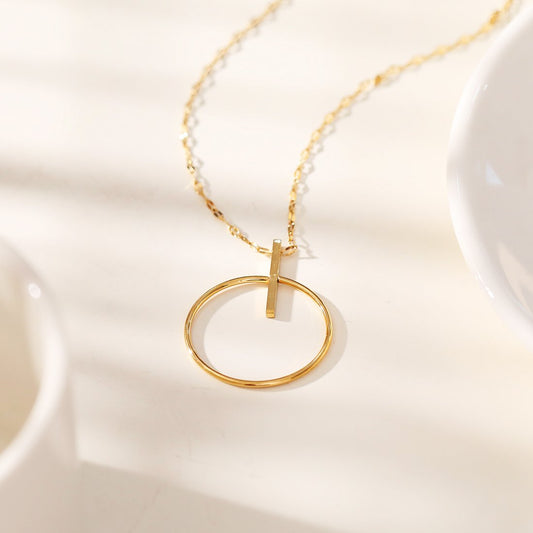Collier cercle et barre dorée
