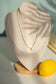 Collier perle avec pendentif rond martelé