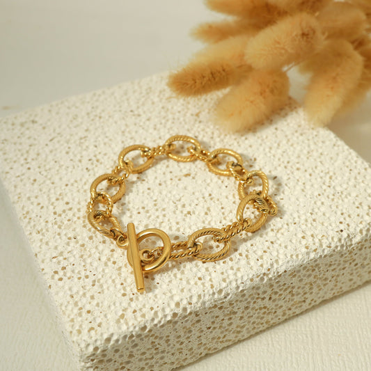 Golden intertwined chain bracelet