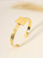 Bracelet jonc doré plaque carré martelé