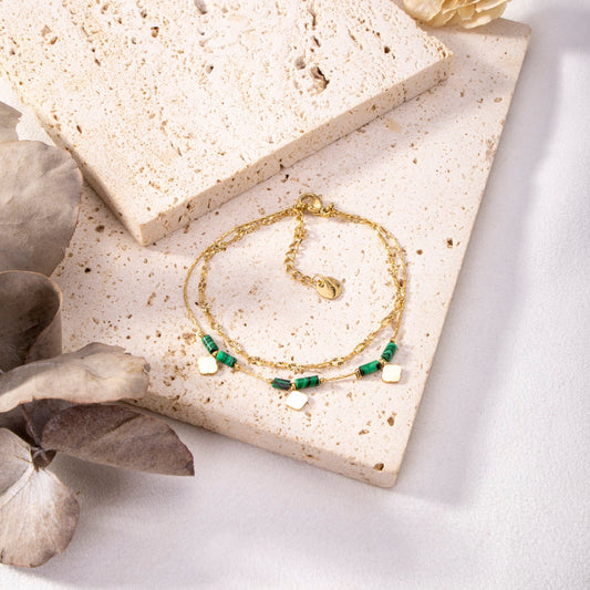 Bracelet pendentif losange et perles de couleur