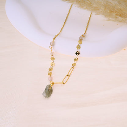 Chain necklace with colored stones