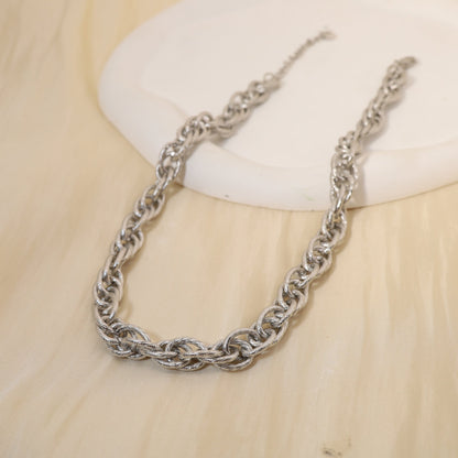 Silver intertwined silver necklace