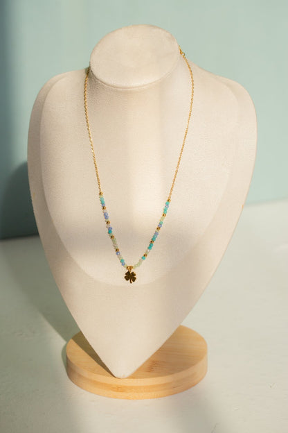 Pearl necklace with clover pendant